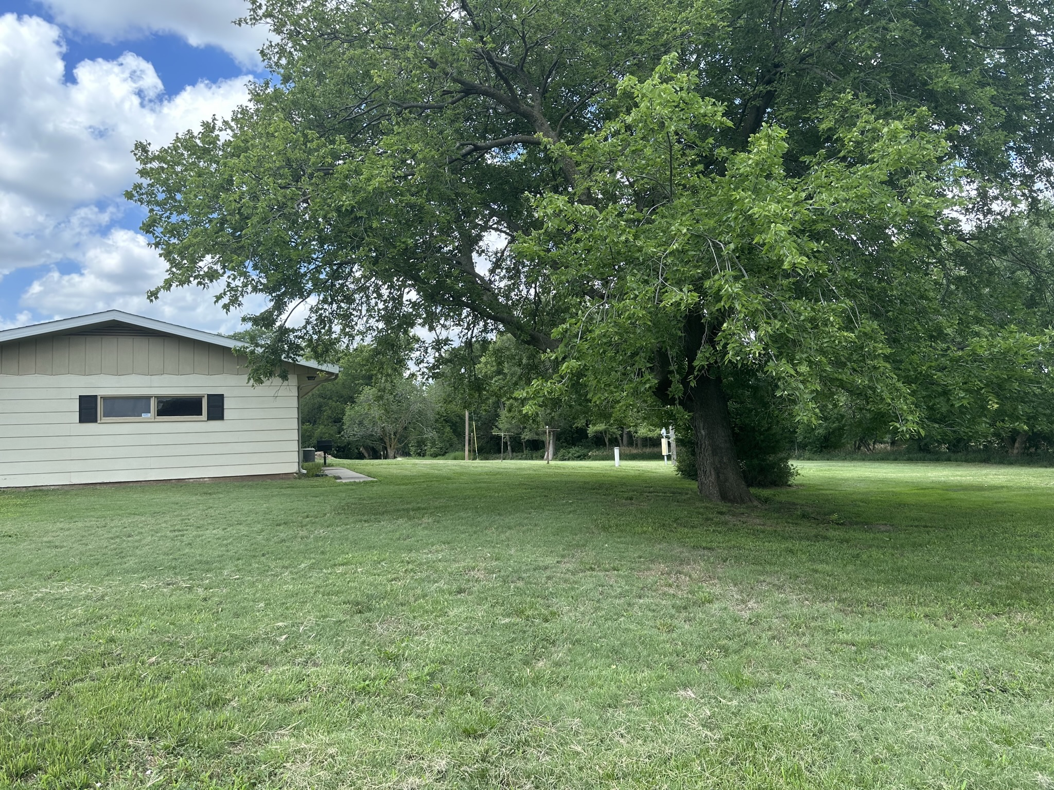 Wilson Realty & Auction Service in Salina, KS Consignment Auction